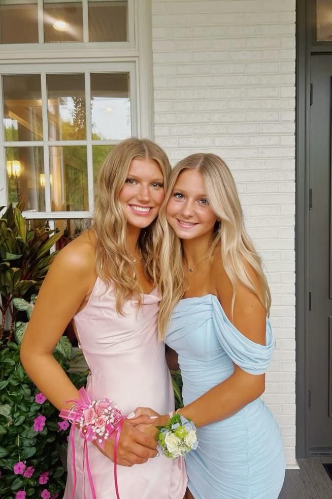 Sexy Fitted Off-Shoulder Sleeveless Pleated Evening Homecoming Dress
