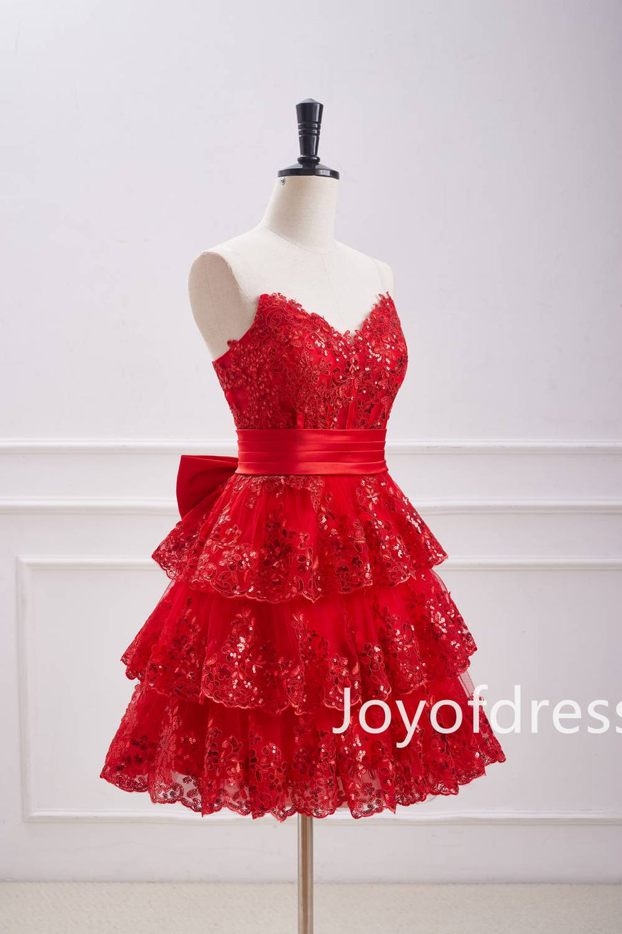 Strapless V-Neck Red Tiered Short Party Dress with Appliques