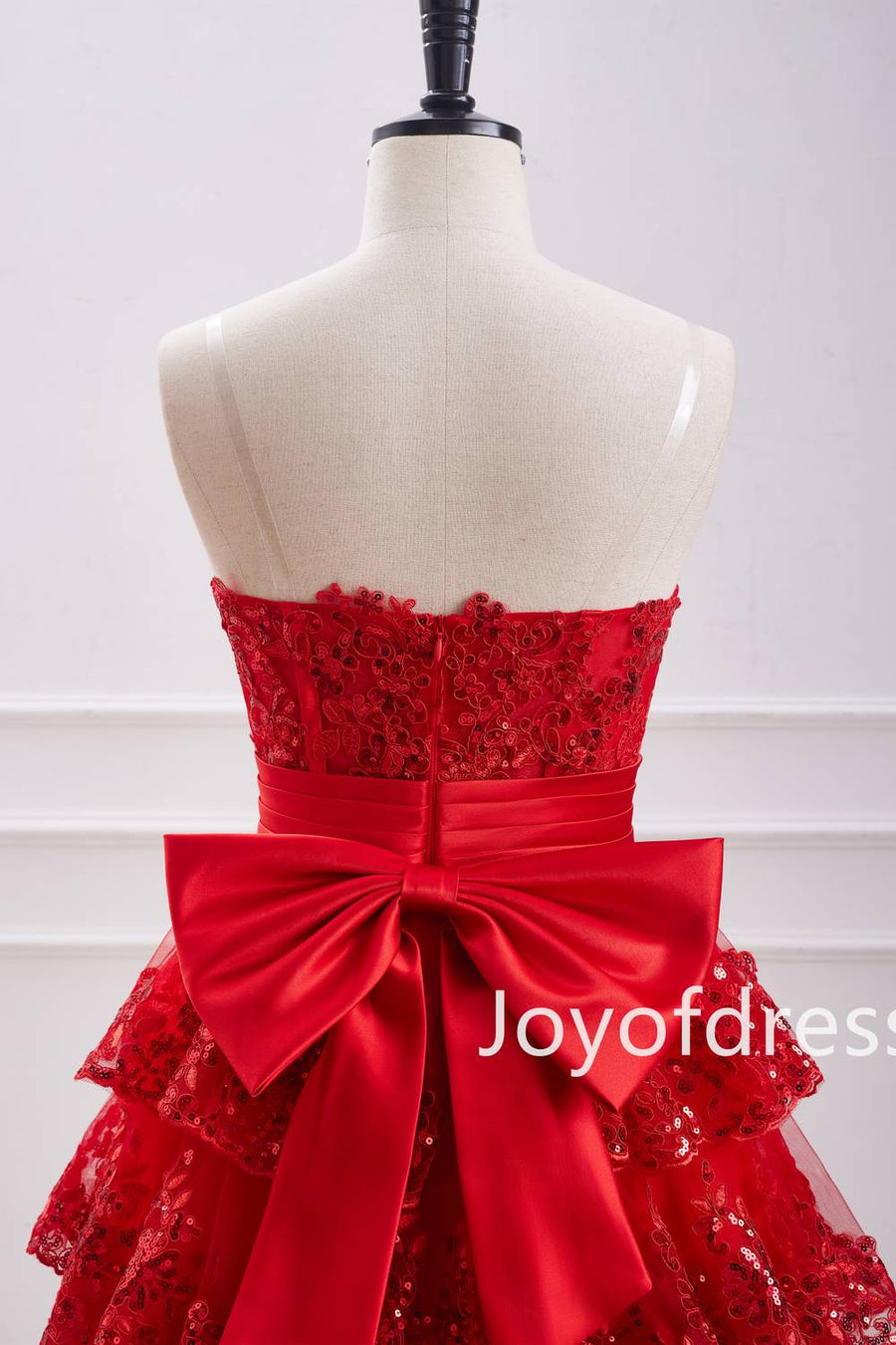 Strapless V-Neck Red Tiered Short Party Dress with Appliques