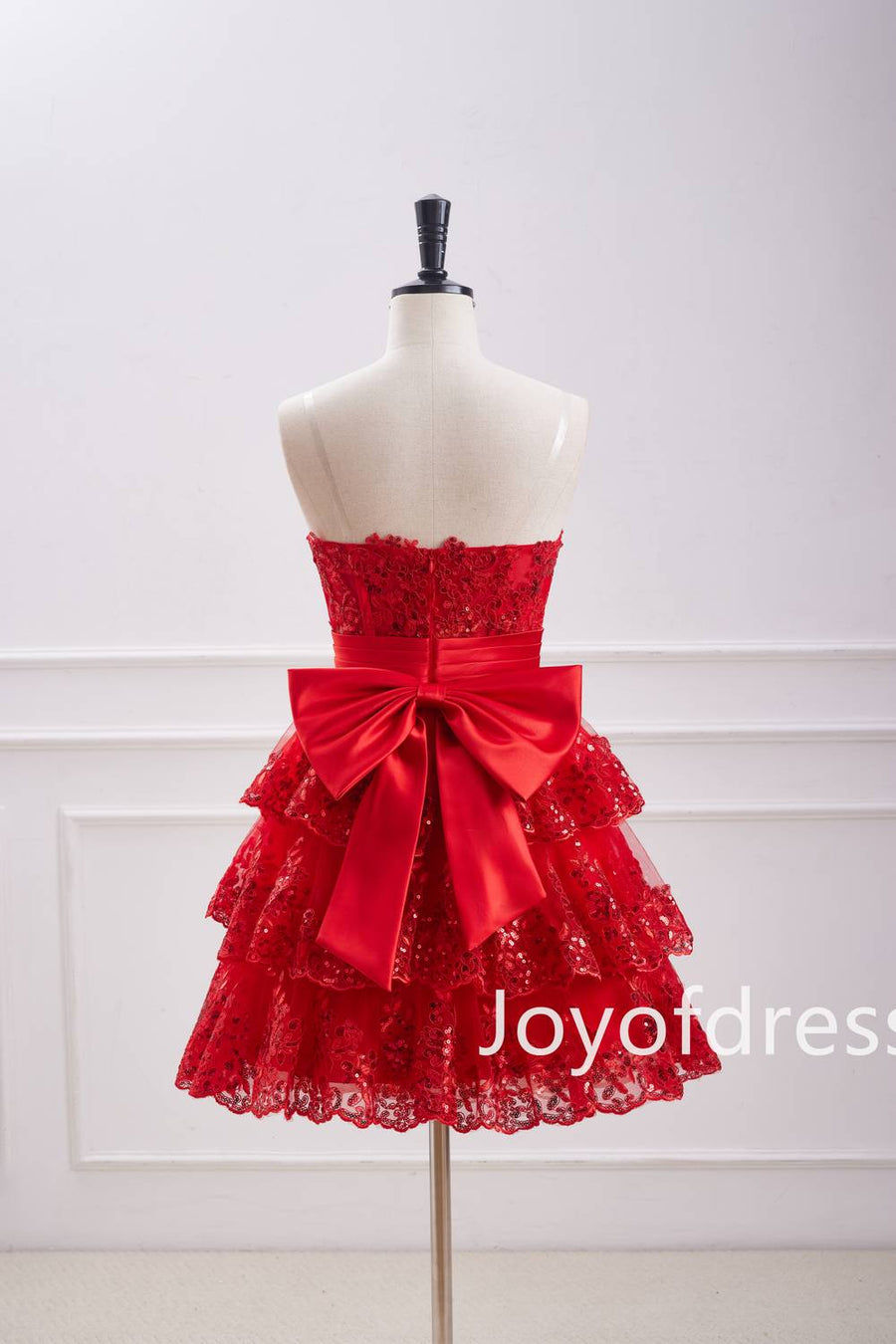 Strapless V-Neck Red Tiered Short Party Dress with Appliques