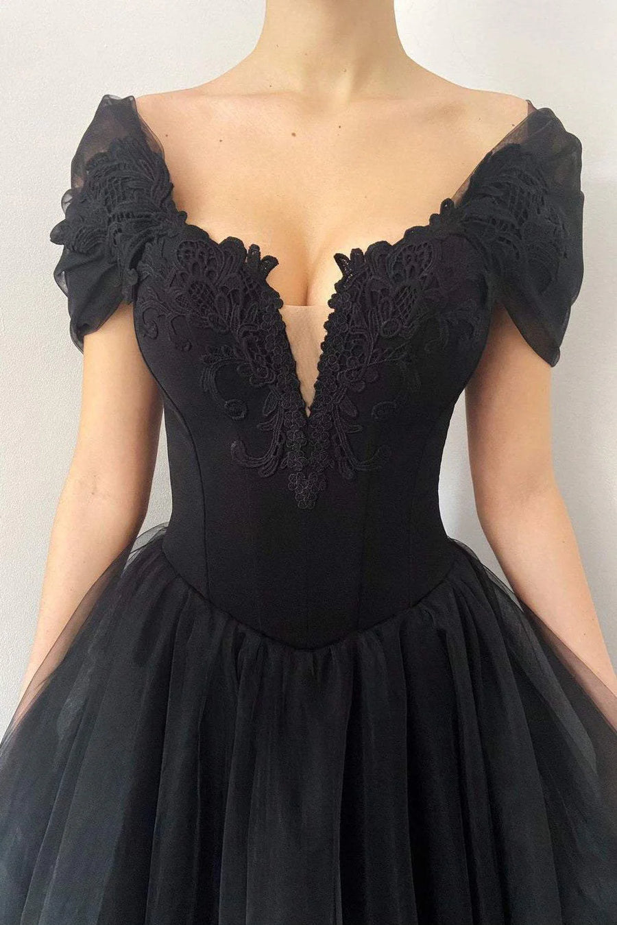 Black Off-Shoulder Tulle A-Line Appliques Party Prom Dress