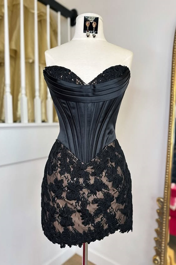 Black Sweetheart Sleeveless Empire Lace Homecoming Dress