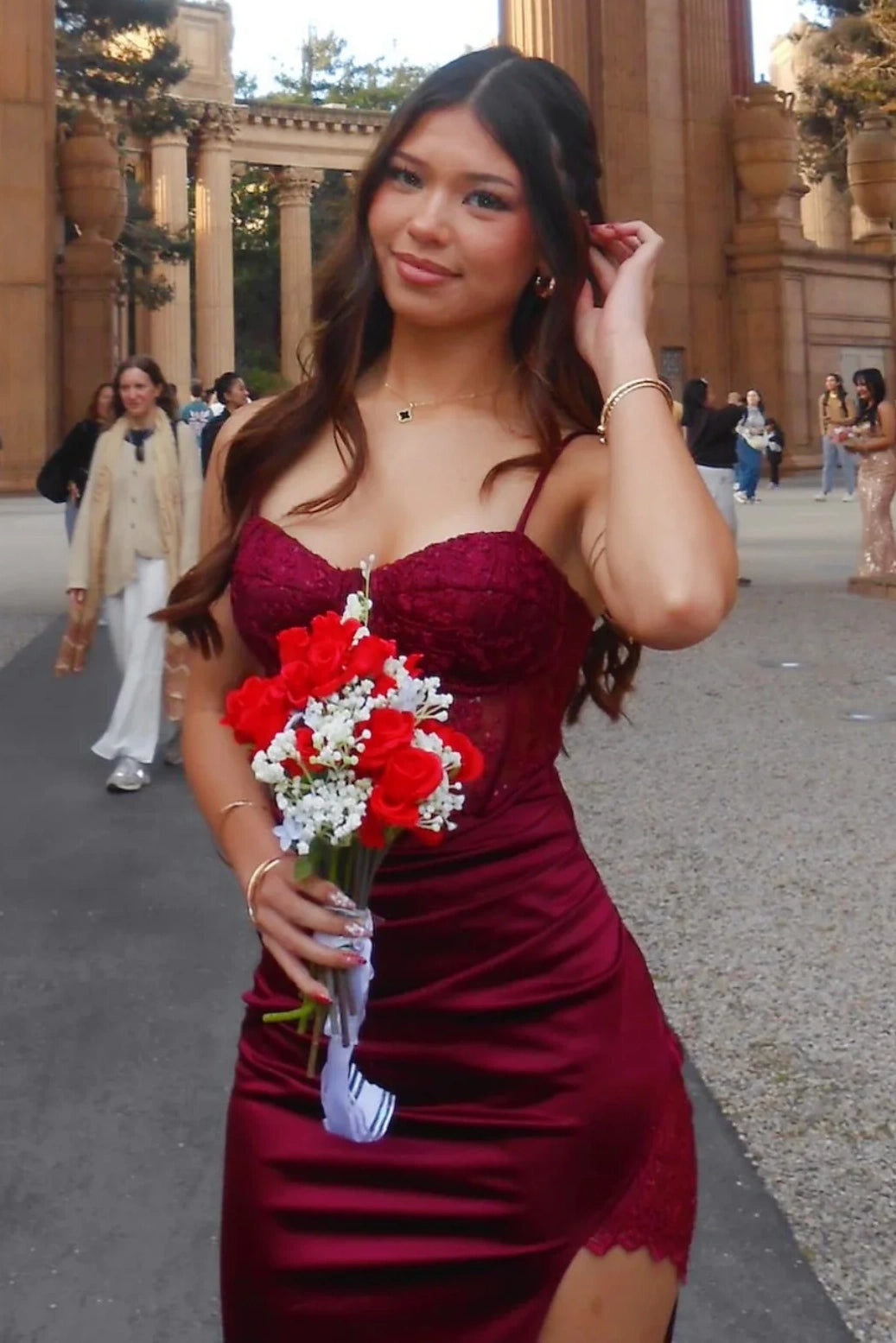 Burgundy Sweetheart Lace Appliques Satin Homecoming Dress