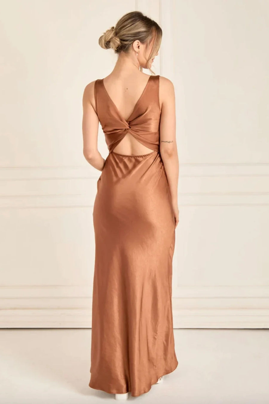 Casual Fitted Low V-Neck Sleeveless Bridesmaid Dress