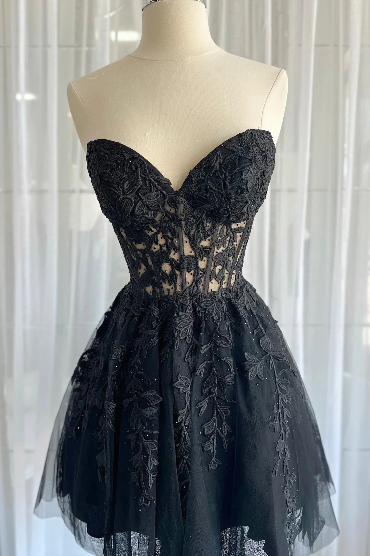 Casual Sweetheart Empire Lace Appliques Short Homecoming Dress 