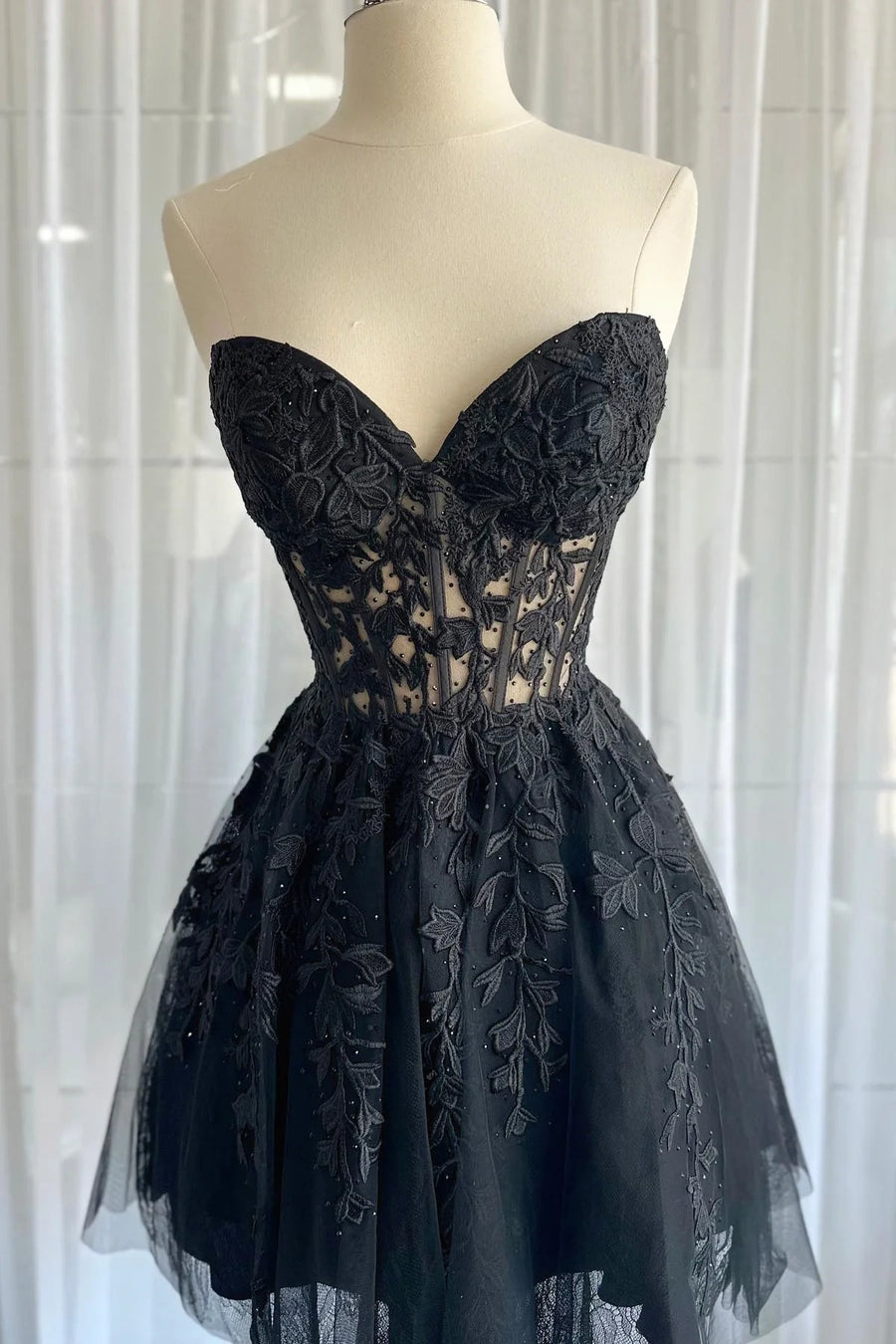 Casual Sweetheart Empire Lace Appliques Short Homecoming Dress 