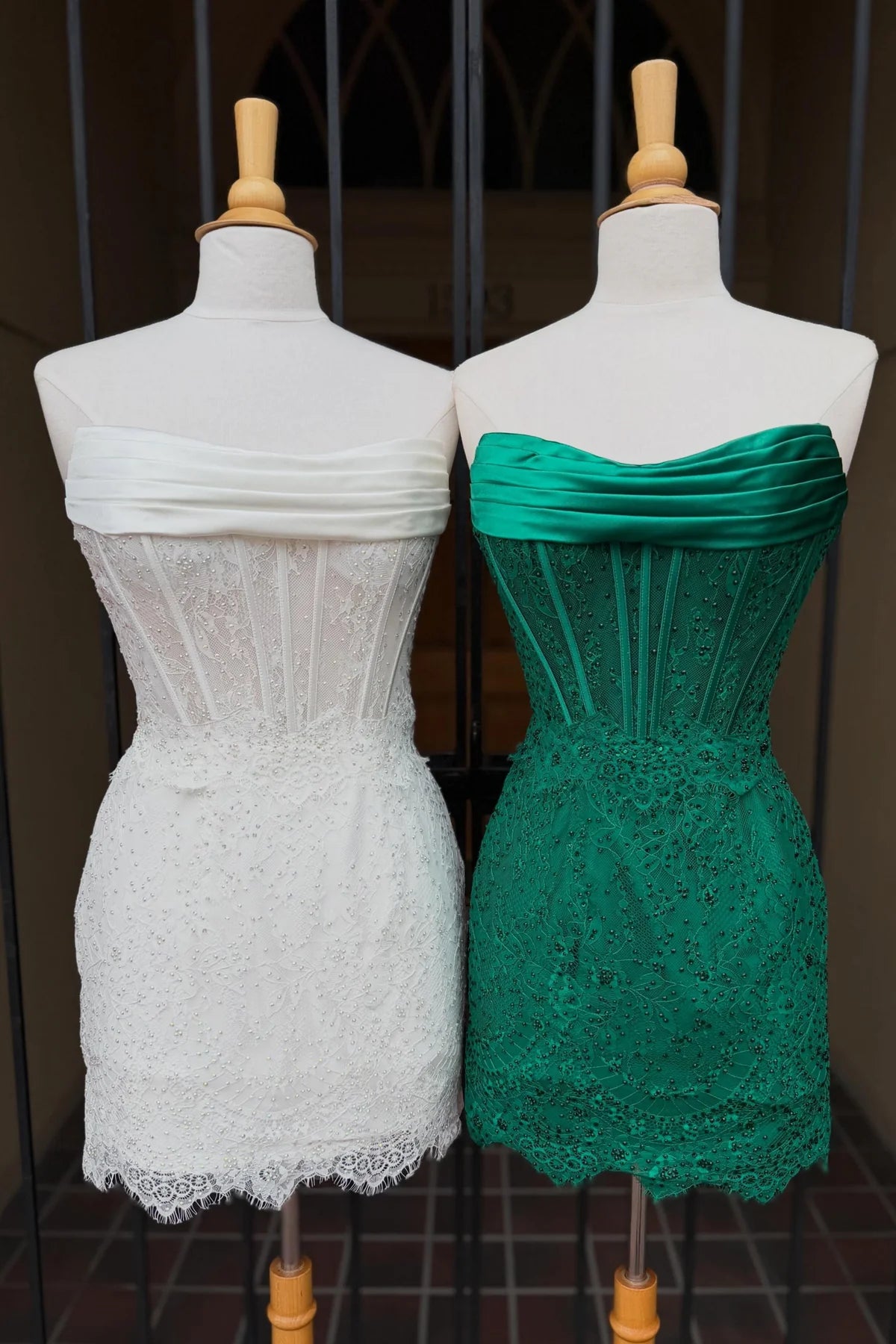 Chic Tight Strapless Lace Empire Short Party Homecoming Dress