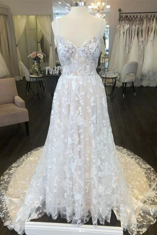 Chic Tulle A-Line Lace Appliques Sweetheart Sleeveless Long Wedding Dress