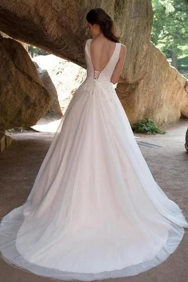 Chic Tulle A-Line V-Neck Open Back Empire Appliques Wedding Dress