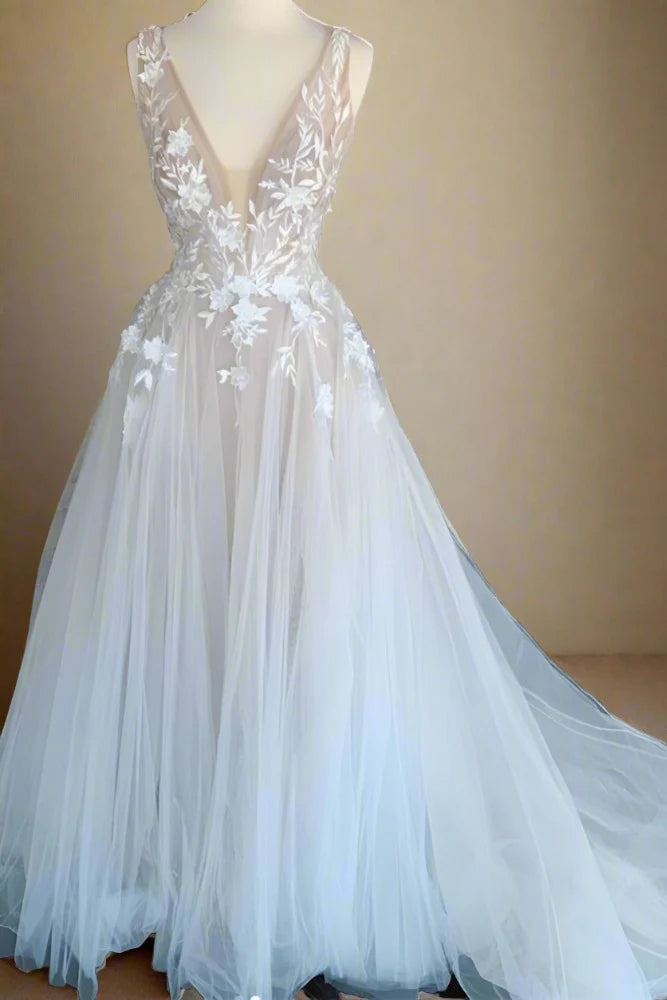 Chic Tulle A-Line V-Neck Sleeveless Appliques With Train Wedding Dress