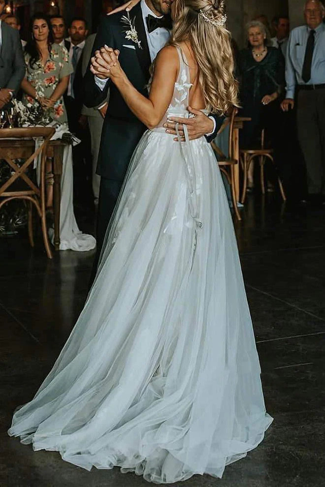 Chic V-Neck Sleeveless A-Line Appliques Summer Wedding Dress White / US 10 Chic V-Neck Sleeveless A-Line Appliques Summer Wedding Dress White / US 10