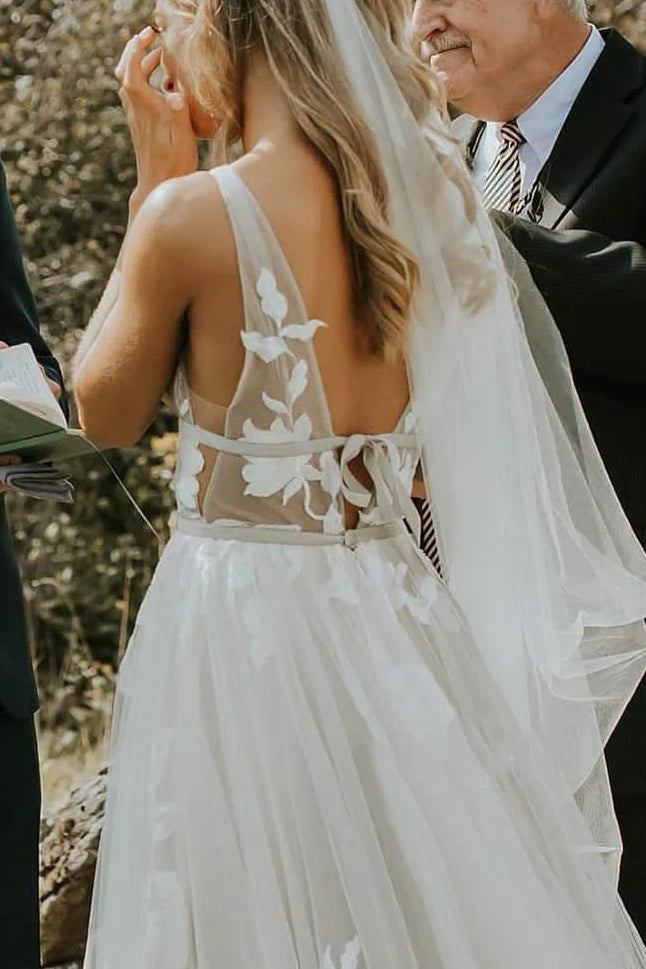 Chic V-Neck Sleeveless A-Line Appliques Summer Wedding Dress White / US 10