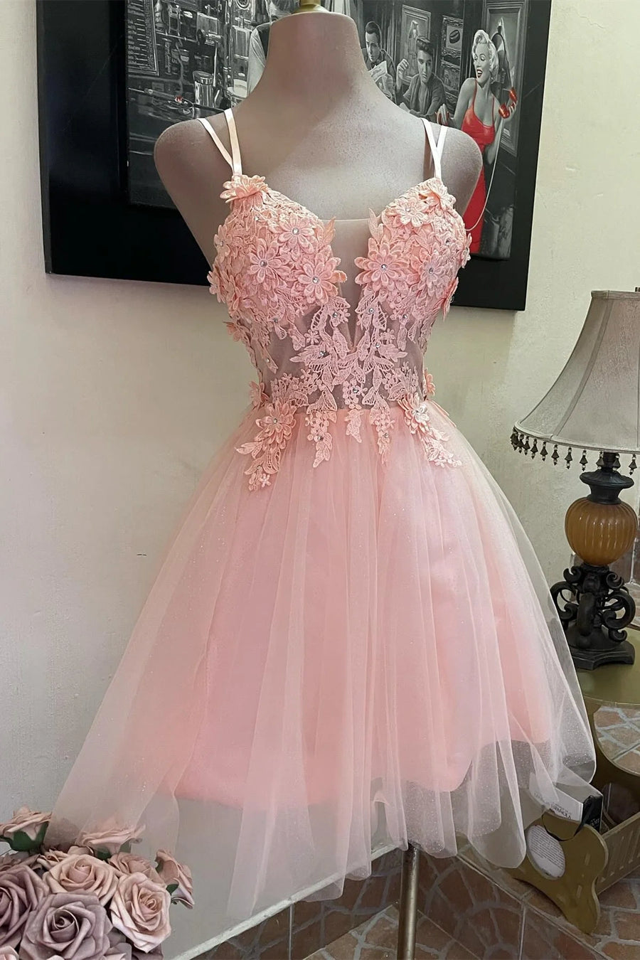 Cute Tulle A-Line Sleeveless Lace Appliques Mini Party Homecoming Dress