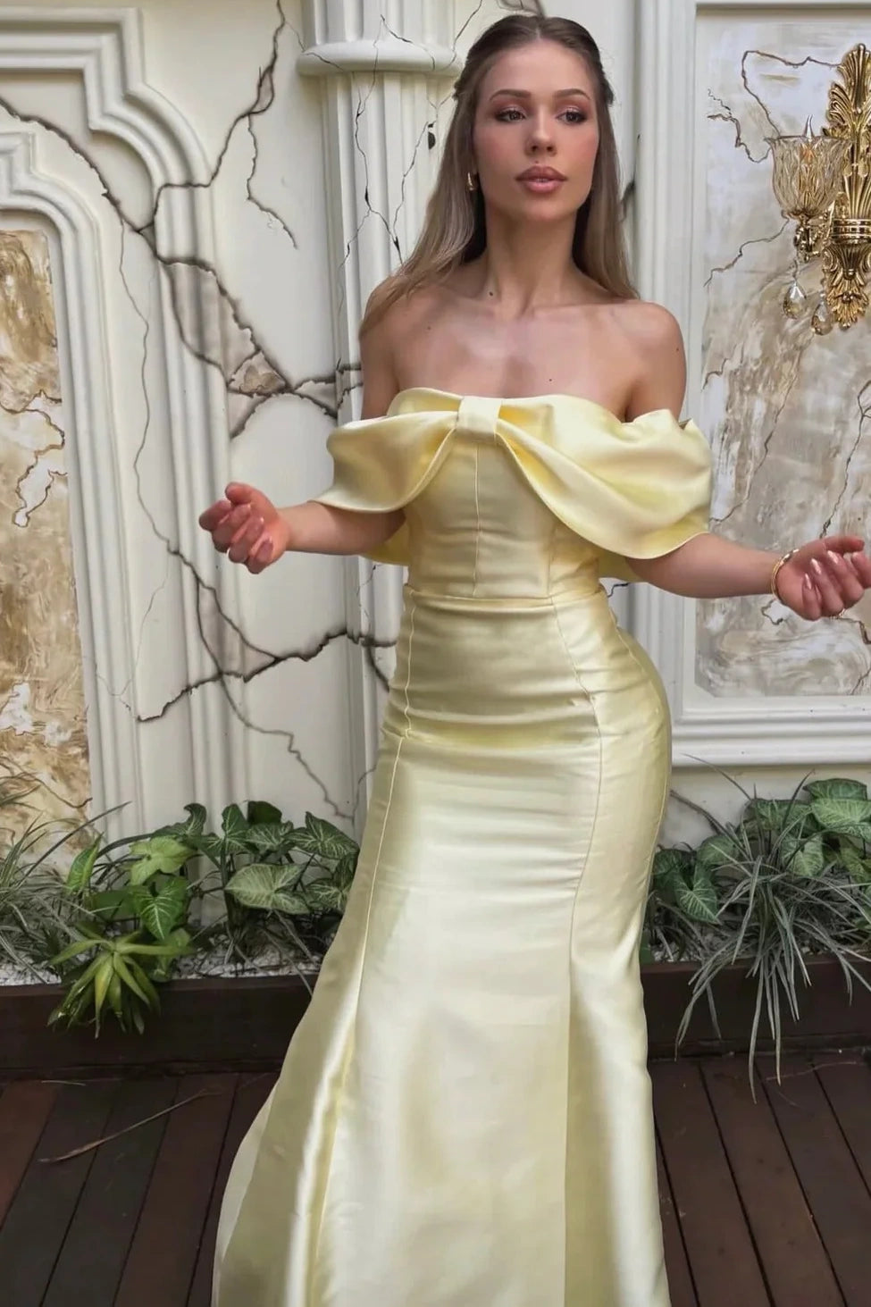 Elegant Satin Mermaid Off-Shoulder Empire Party Prom Dress 