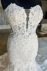 Elegant Sweetheart Strapless Sheer Lace Appliques With Train Wedding Dress