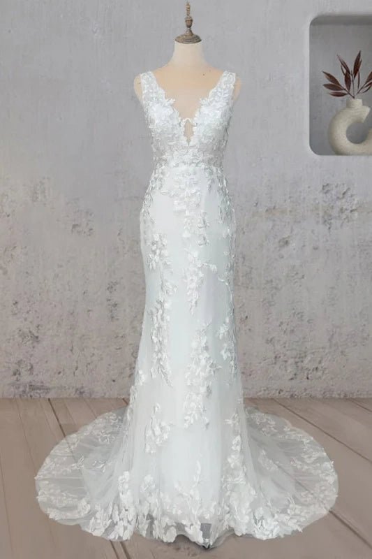 Lace Appliques V-Neck Sleeveless With Train Wedding Dress