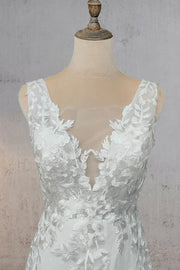 Lace Appliques V-Neck Sleeveless With Train Wedding Dress