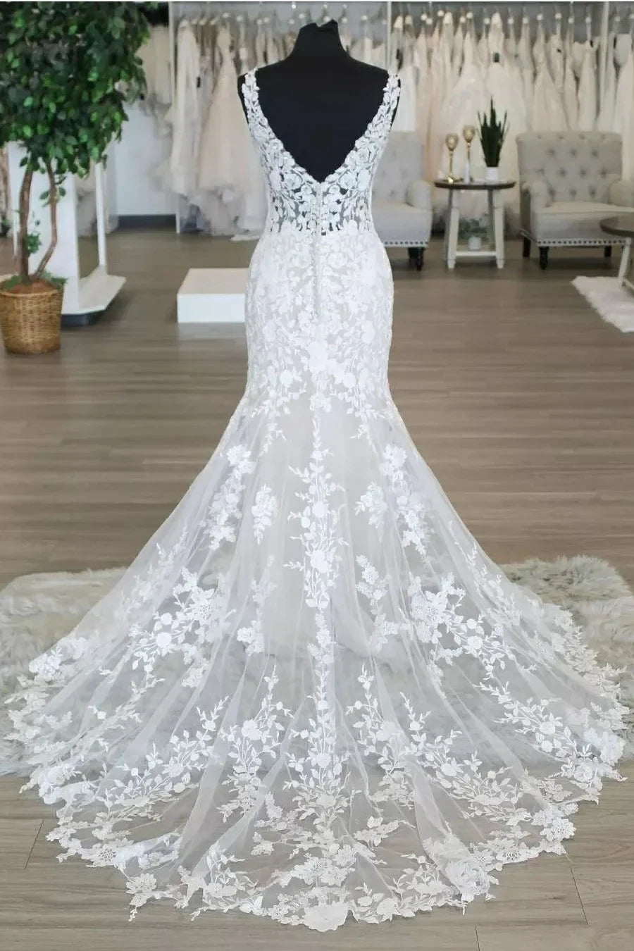 Lace Mermaid V-Neck Sleeveless Wedding Dress