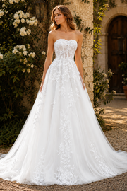 Luxurious Tulle A-Line Lace Appliques Strapless Wedding Dress