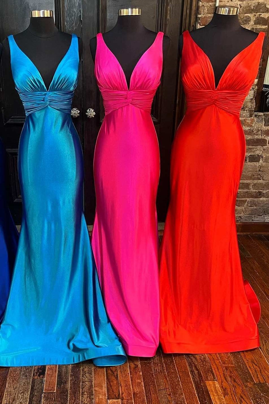 Modest Satin Mermaid V-Neck Sleeveless Party Prom Dress