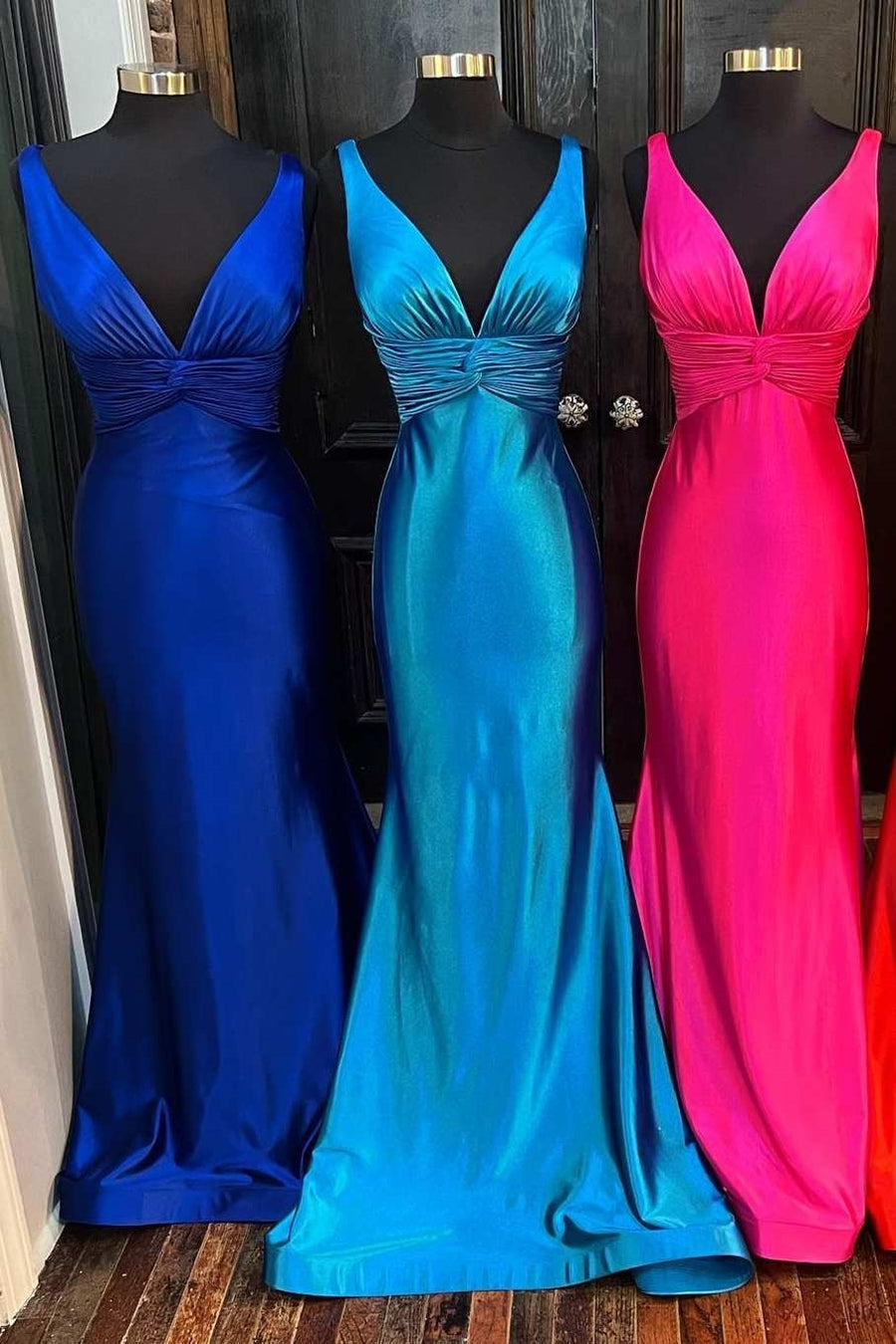 Modest Satin Mermaid V-Neck Sleeveless Party Prom Dress