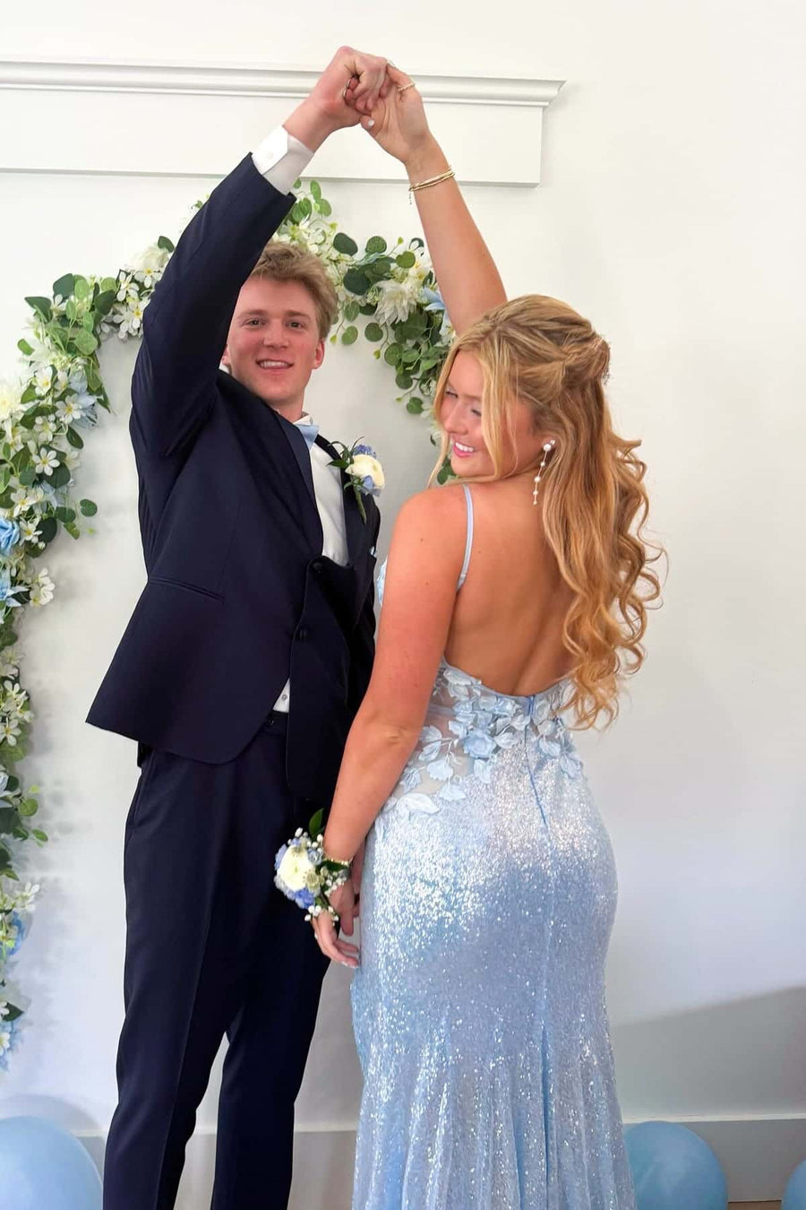 Sexy Sequins Mermaid V-Neck Backless Floral Appliques Party Prom Dress