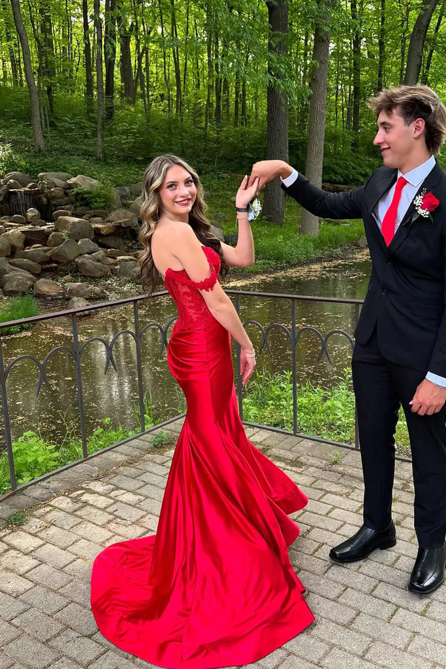 Off-Shoulder Satin Mermaid Party Prom Dress With Lace Appliques 