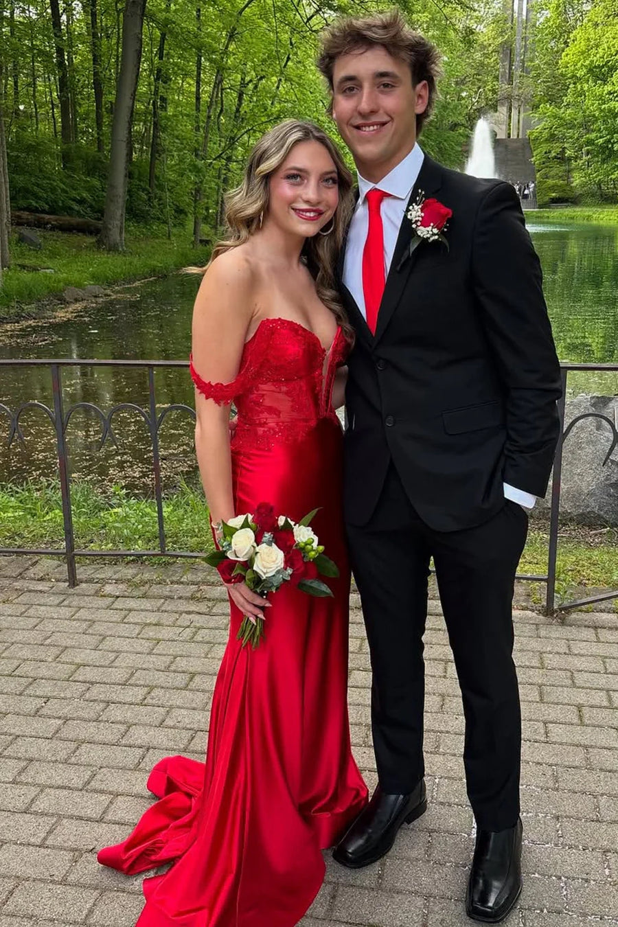 Off-Shoulder Satin Mermaid Party Prom Dress With Lace Appliques 