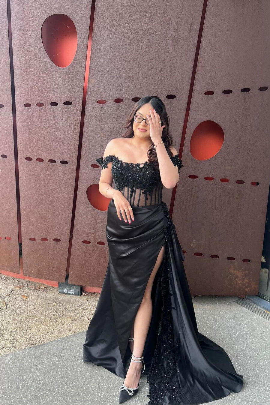 Off-Shoulder Satin Trumpet Sheer Empire Appliques Prom Dress