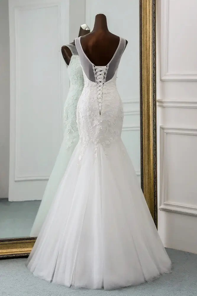 Round Sleeveless Lace Appliques Mermaid Wedding Dress