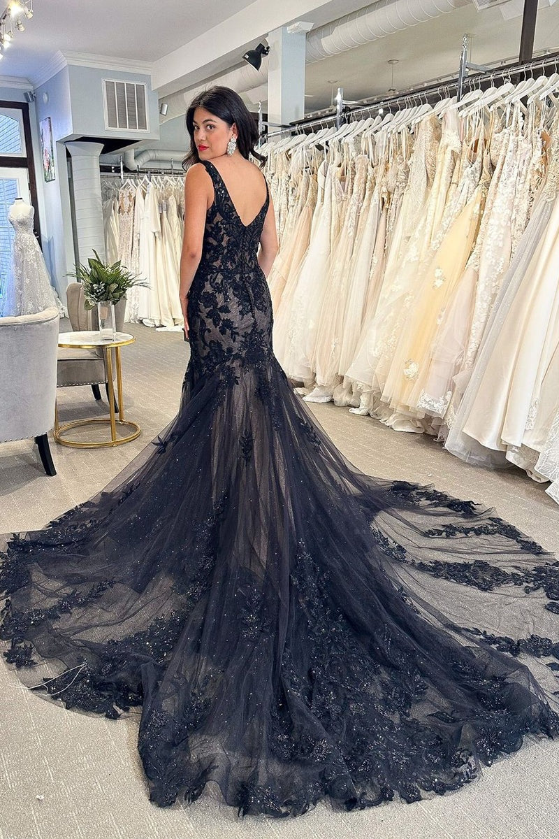 Sexy Black Lace V-Neck Backless Mermaid Wedding Dress Black / US 8
