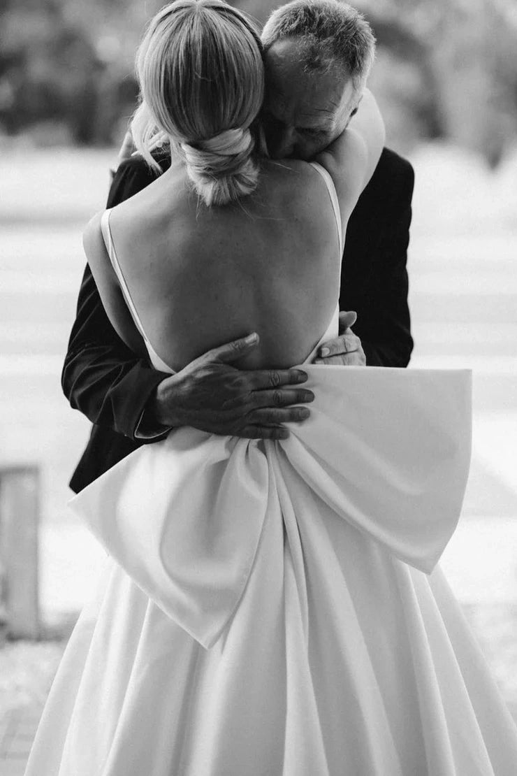 Sexy Satin A-Line Sleeveless Open Back Wedding Dress With Bow White / US 12