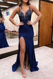 Spaghetti Straps V-Neck Appliques Trumpet Formal Dress With Train