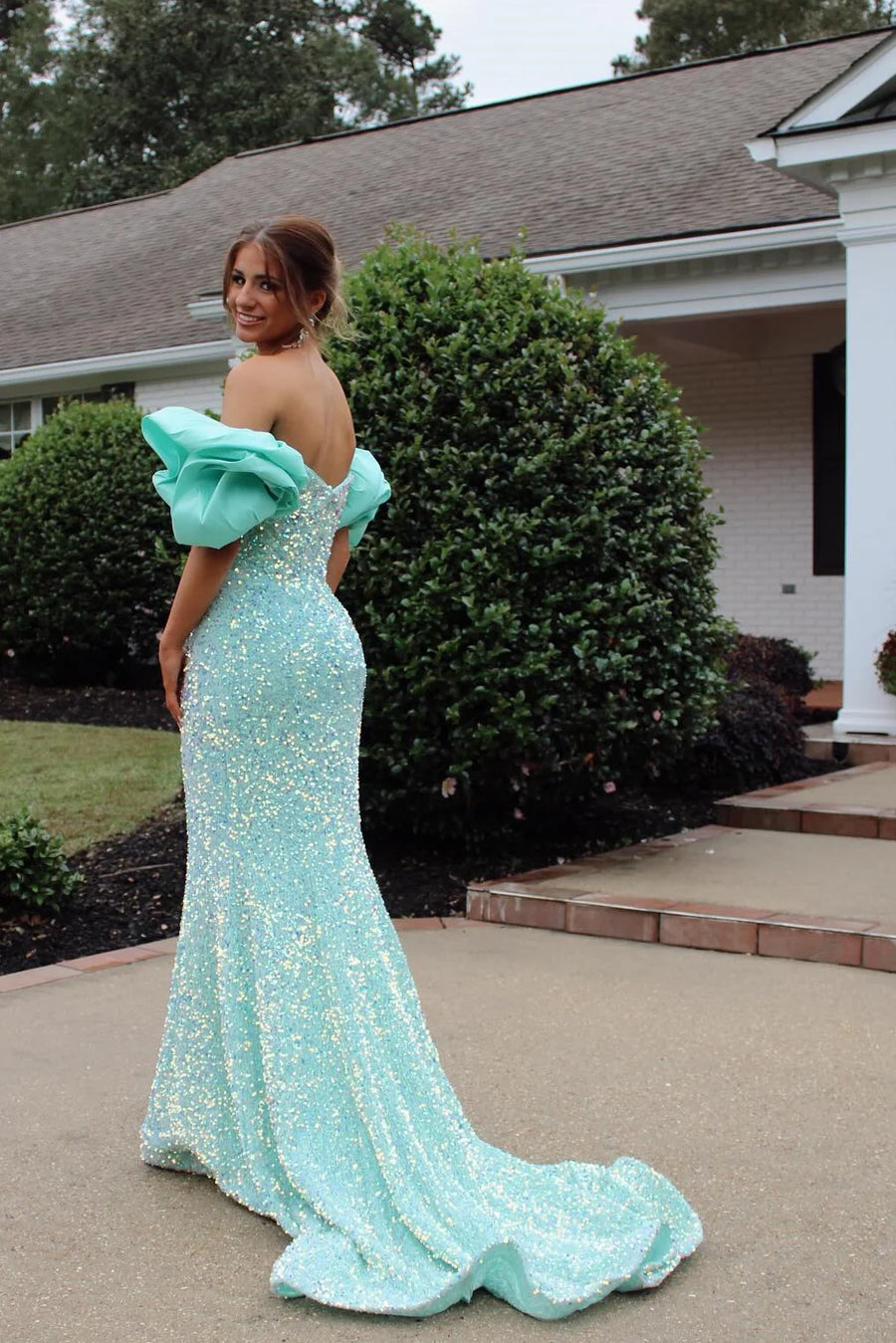 Sparkly Off-Shoulder Mermaid Sequin Party Prom Dress With Train