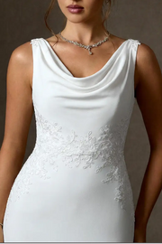 Straps Backless Mermaid Satin Lace Appliques Elegant Wedding Dress