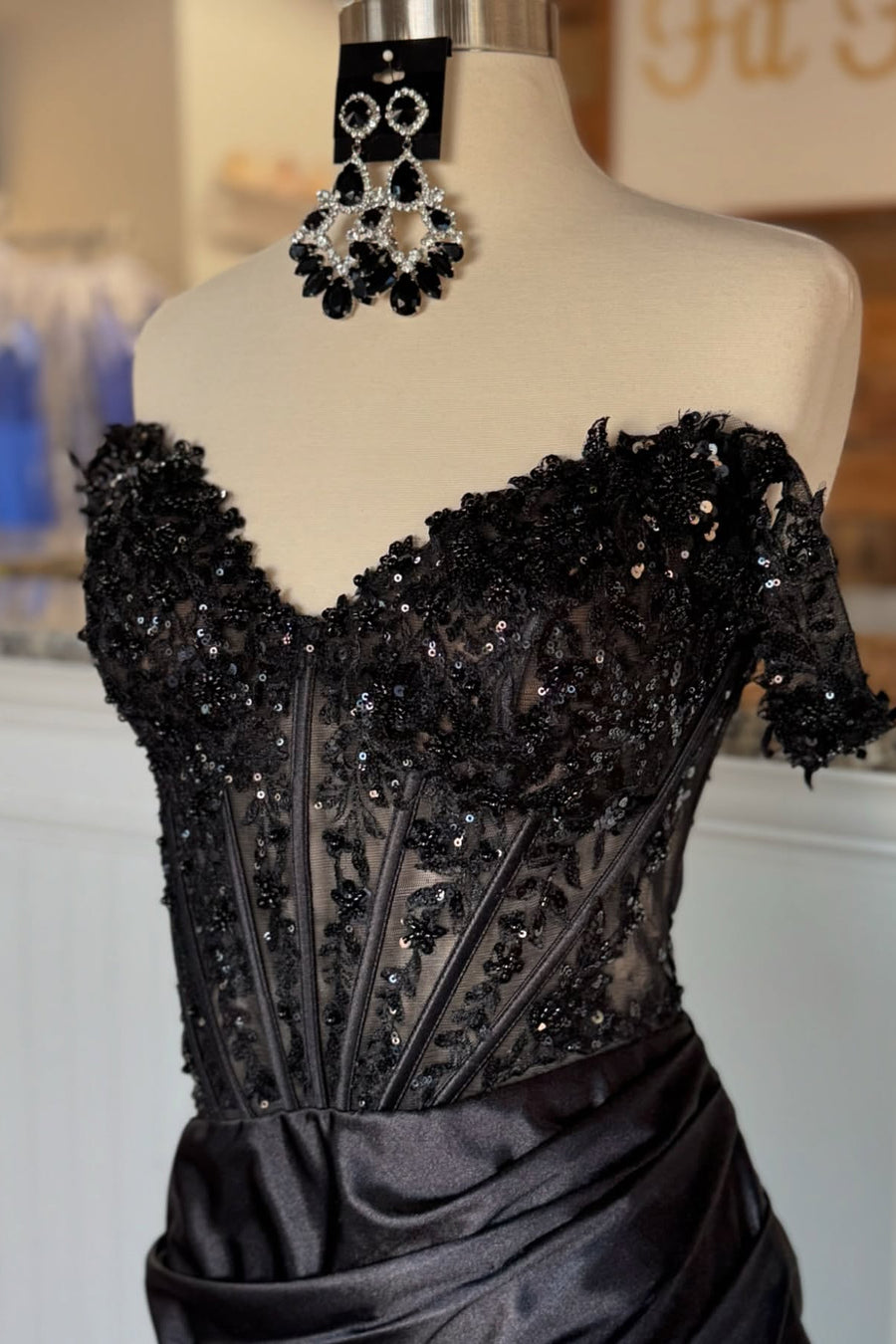 Sweetheart Off-Shoulder Lace Appliques Pleated Empire Party Prom Dress