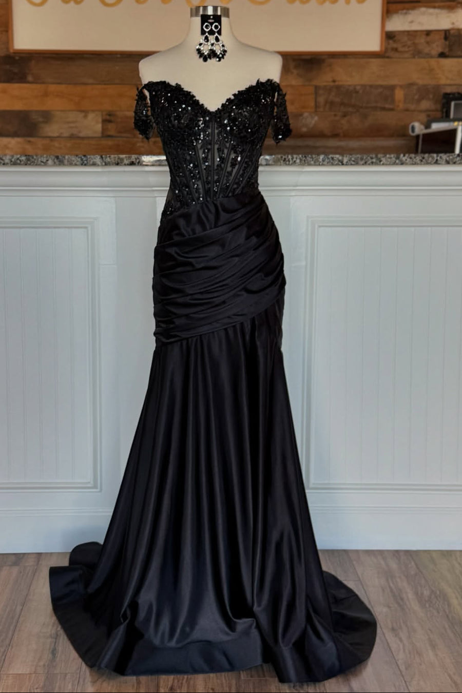 Sweetheart Off-Shoulder Lace Appliques Pleated Empire Party Prom Dress