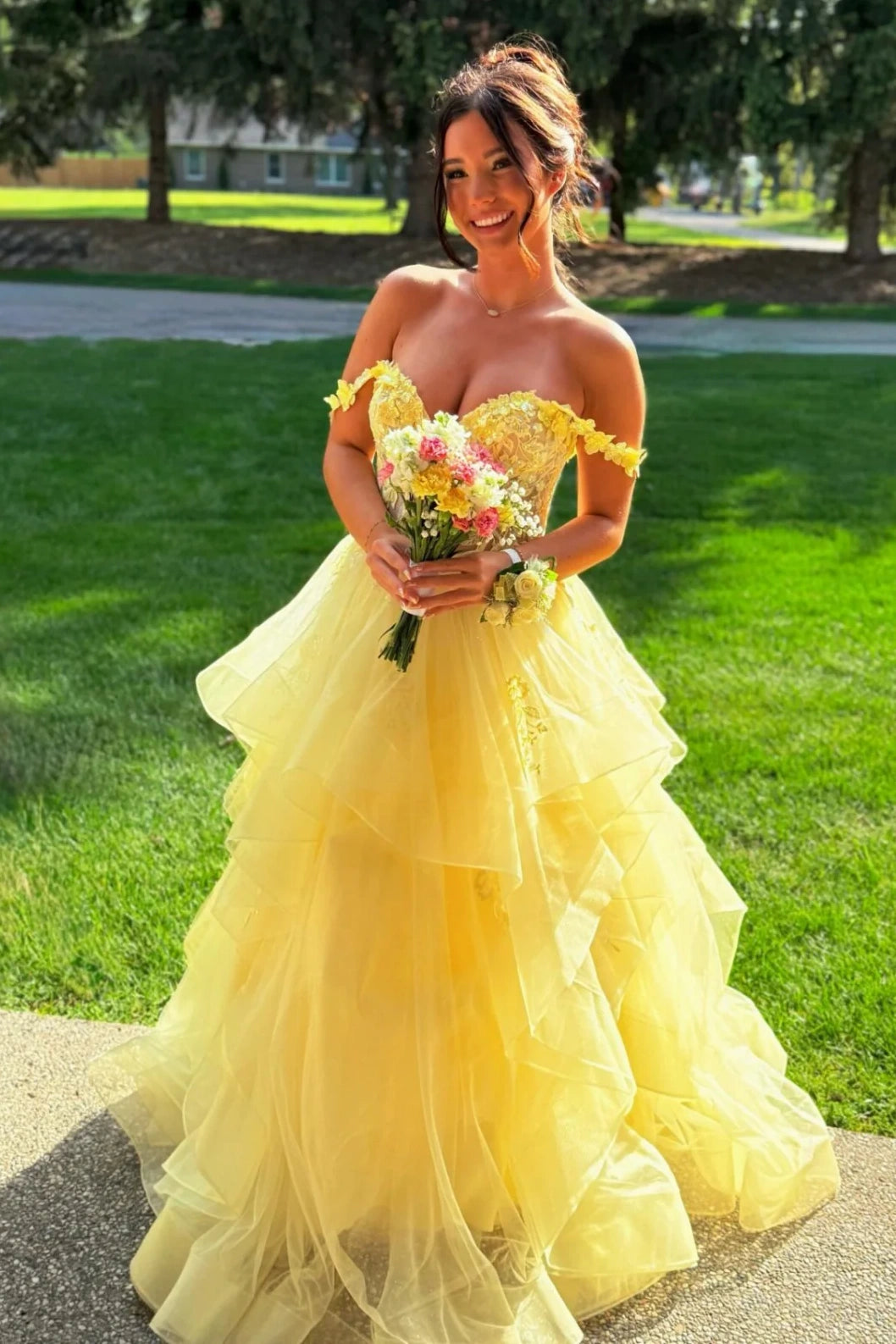 Sweetheart Off-Shoulder Lace Appliques Tiered Tulle A-Line Prom Dress