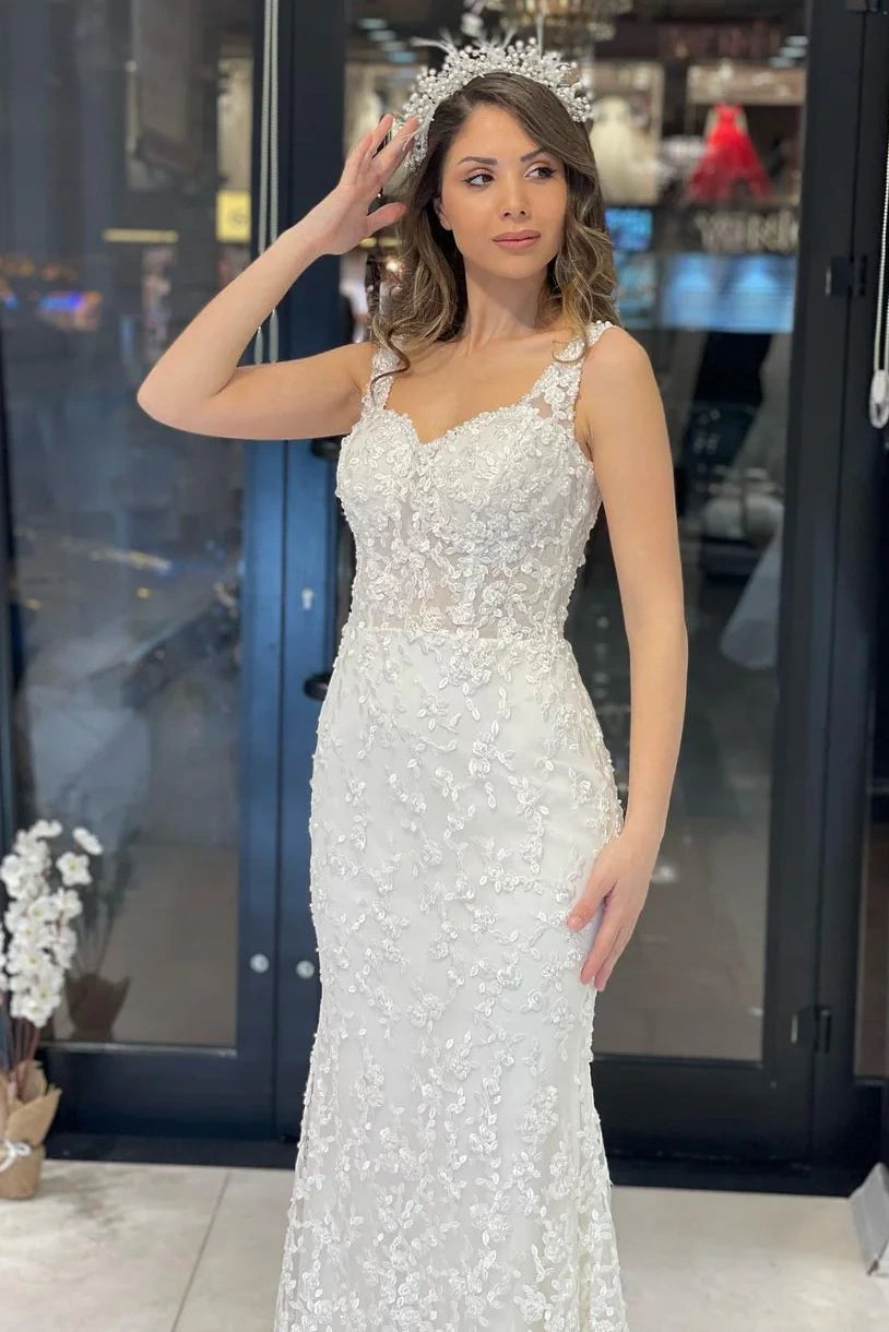 Sweetheart Sleeveless Lace Wedding Dress With Detachable Train