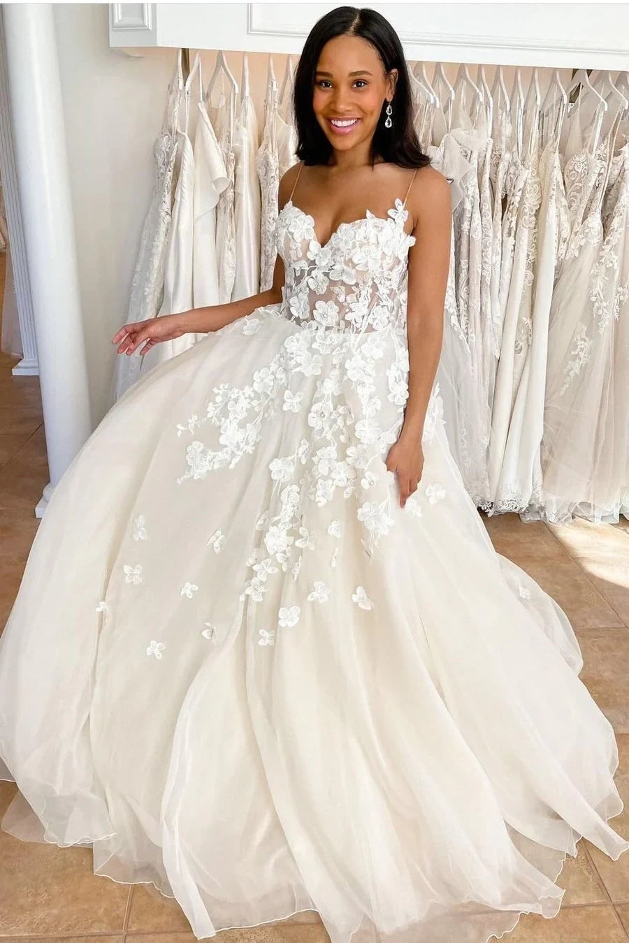 Sweetheart Sleeveless Floral Appliques Tulle A-Line Wedding Dress