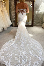 Sweetheart Strapless Lace Appliques With Train Wedding Dress