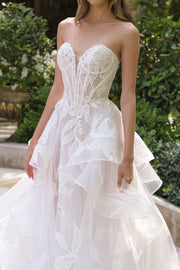 Sweetheart Strapless Tiered Tulle A-Line Lace Appliques Wedding Dress