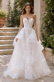 Sweetheart Strapless Tiered Tulle A-Line Lace Appliques Wedding Dress