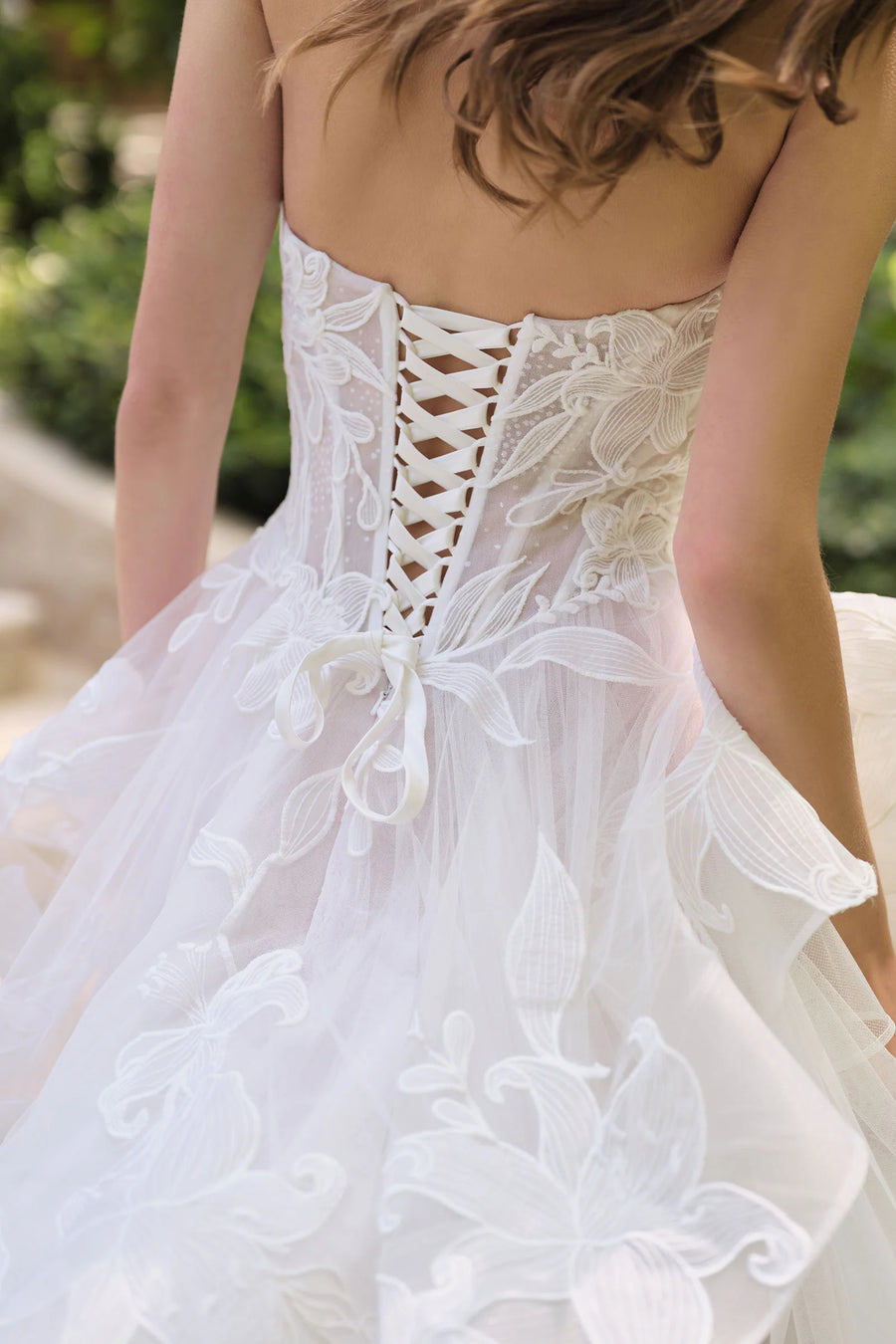 Sweetheart Strapless Tiered Tulle A-Line Lace Appliques Wedding Dress