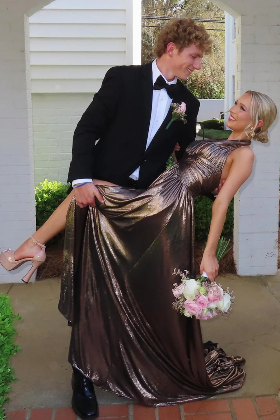 V-Neck Halter Backless A-Line Pleated Party Prom Dress With Train