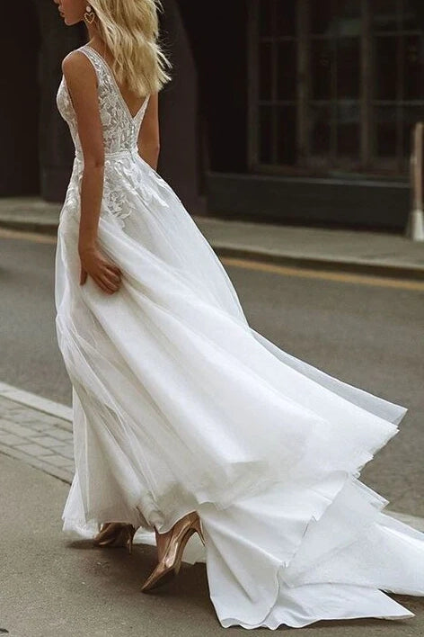 V-Neck Sleeveless Empire Lace Appliques Long Wedding Dress