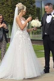 V-Neck Sleeveless Open Back Lace Appliques Tulle A-Line Wedding Dress