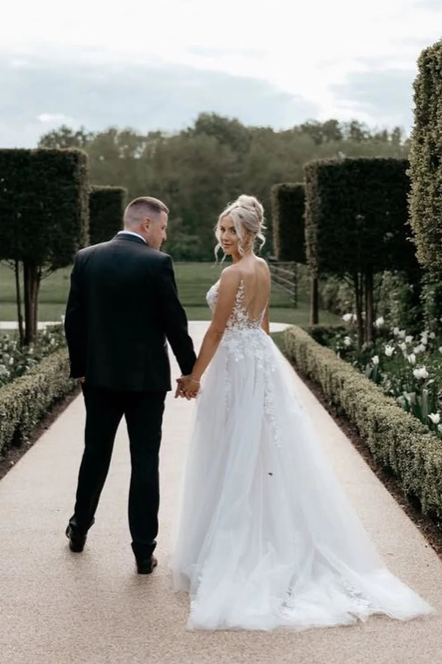 V-Neck Sleeveless Open Back Lace Appliques Tulle A-Line Wedding Dress