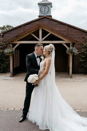 V-Neck Sleeveless Open Back Lace Appliques Tulle A-Line Wedding Dress