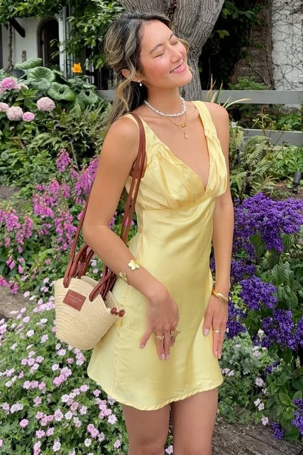 V-Neck Sleeveless Sheath Yellow Mini Homecoming Dress